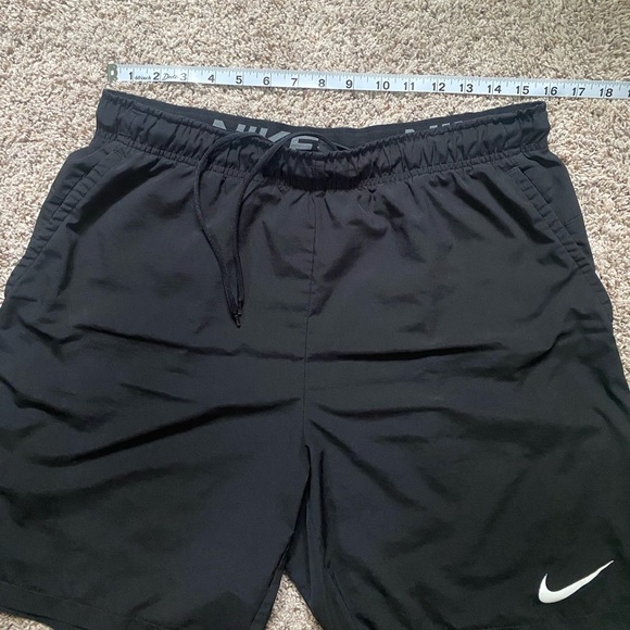Men’s Nike Dry Fit Unlined Shorts size Large Black with White logo - Picture 5 of 10